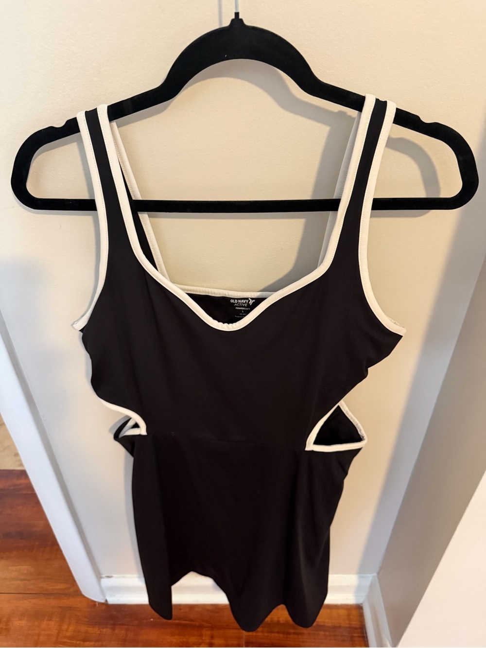 Old Navy Black and White trim athletic dress size large